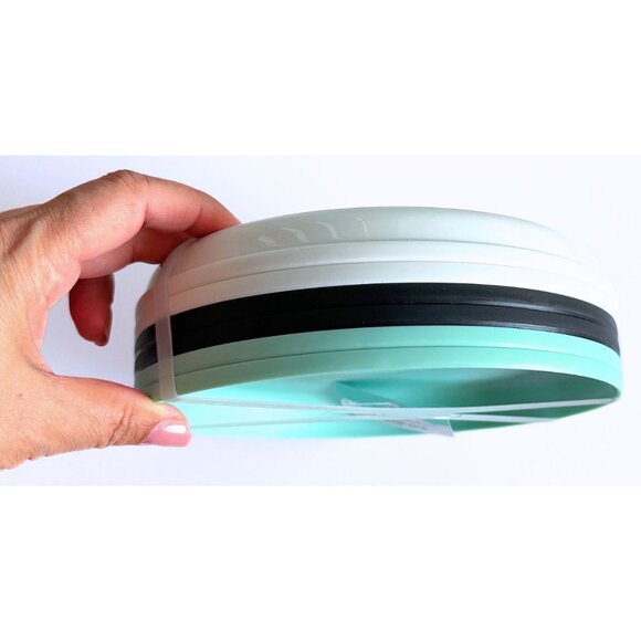 PILLOWFORT Kids Toddler Plastic Dinner Plates Flatware 3 Colors 6 Pack NWT - Picture 4 of 4